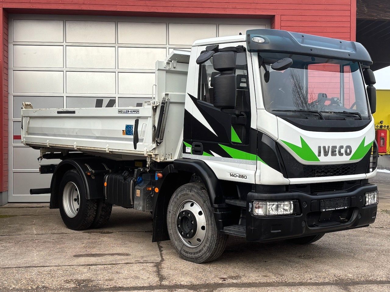 Fahrzeugabbildung Iveco 140E28K Kipper, Hydr.Anschl. für Anh., nur 53Tkm